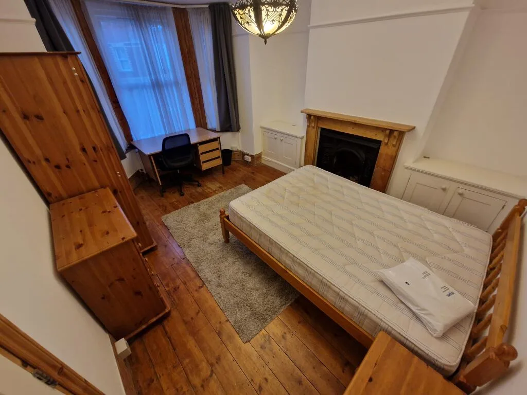 5 bedroom terraced house for rent