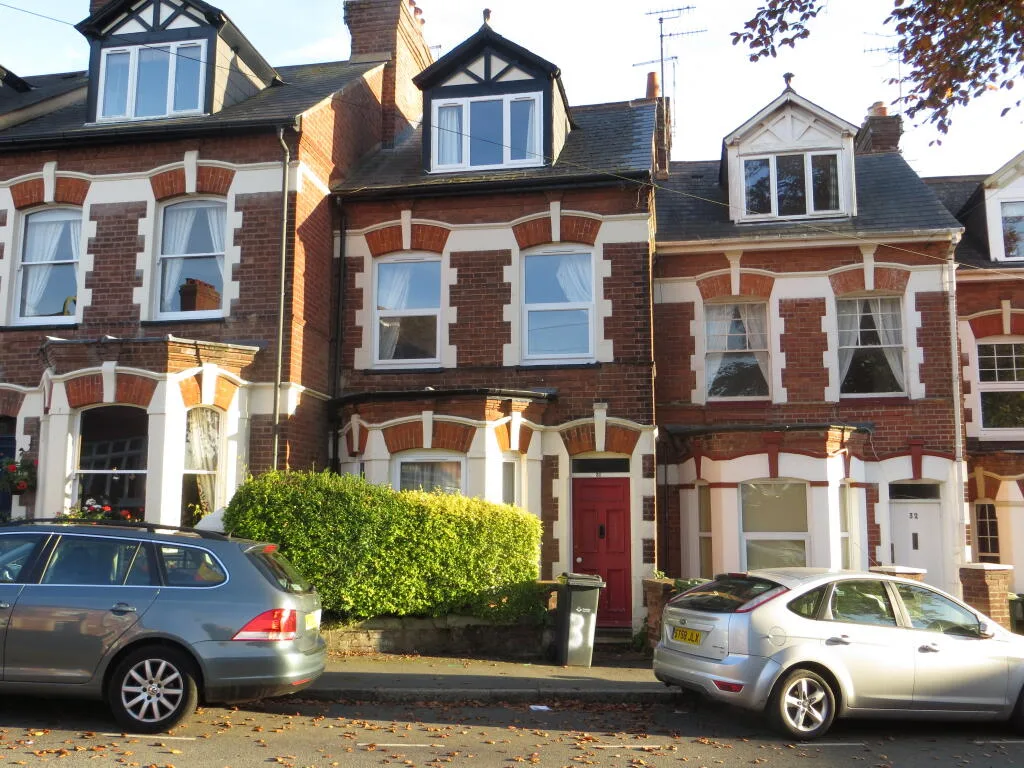 5 bedroom terraced house for rent