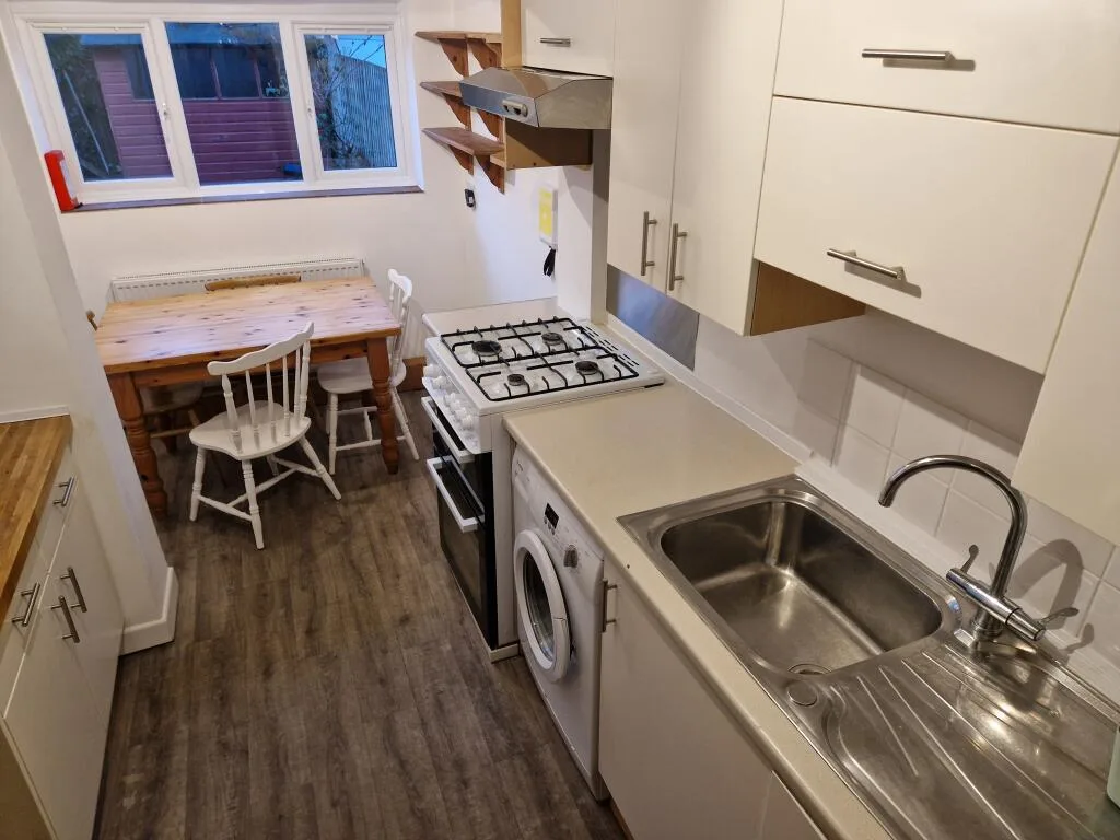 5 bedroom terraced house for rent