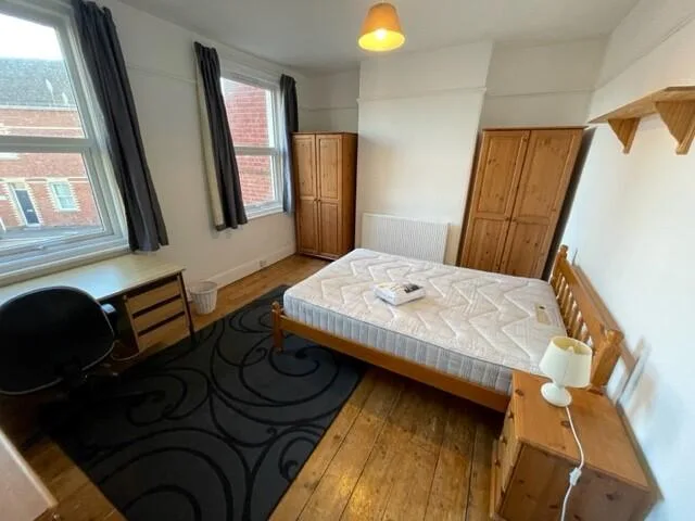 5 bedroom terraced house for rent