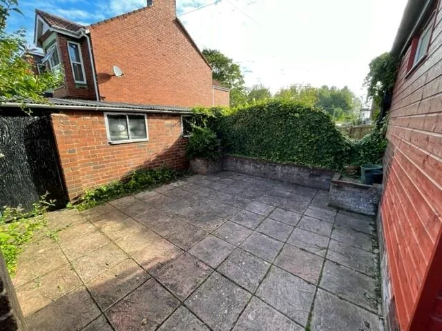 6 bedroom house for rent