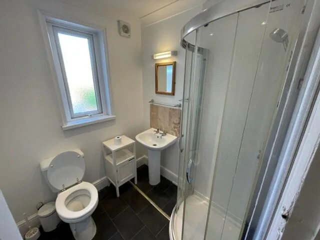6 bedroom house for rent