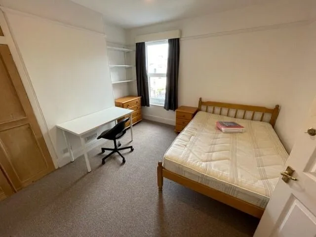 6 bedroom house for rent