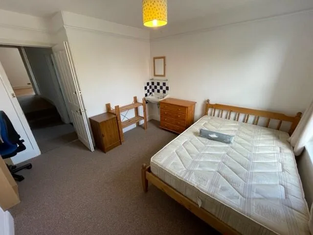 6 bedroom house for rent