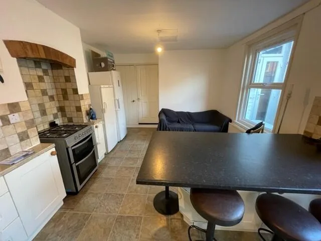 6 bedroom house for rent