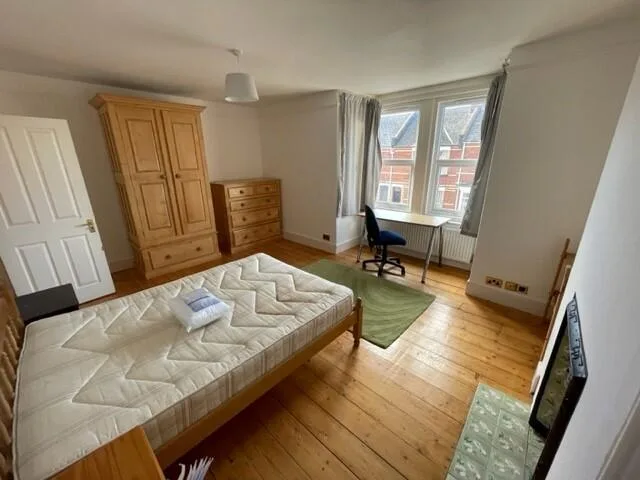 6 bedroom house for rent