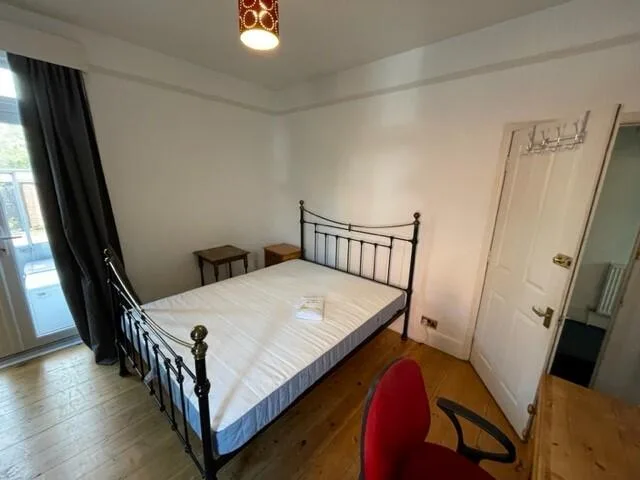 6 bedroom house for rent