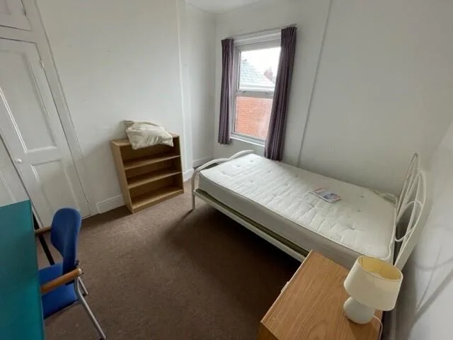 6 bedroom house for rent
