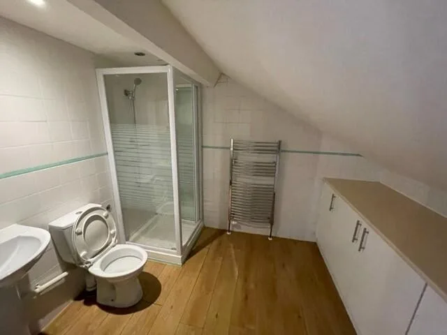 6 bedroom house for rent