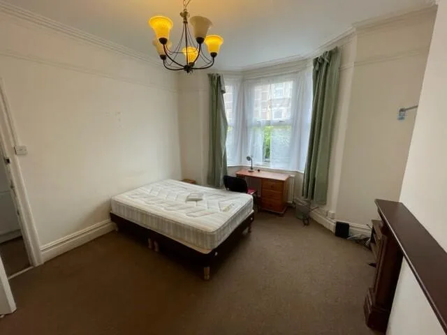 6 bedroom house for rent