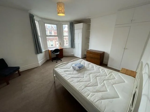 6 bedroom house for rent