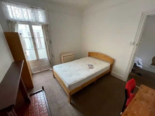 6 bedroom house for rent