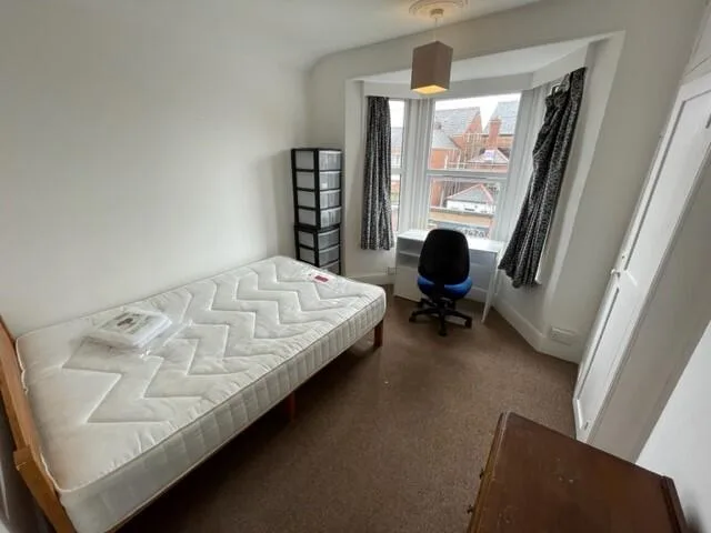 6 bedroom house for rent