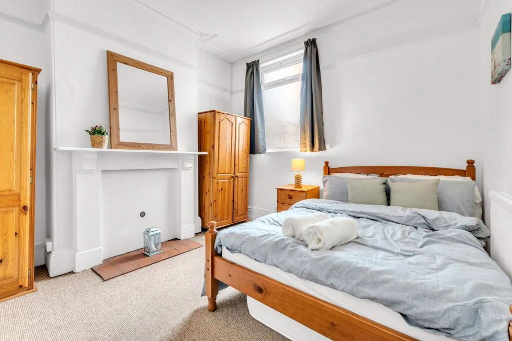 6 bedroom terraced house for rent