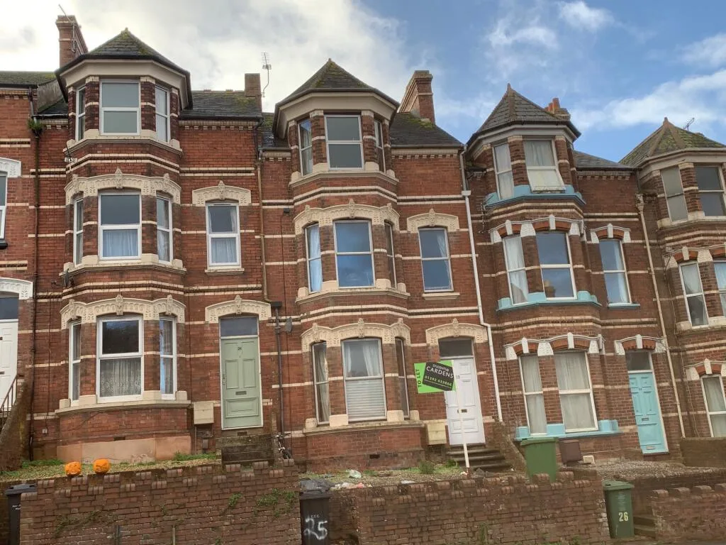 6 bedroom terraced house for rent