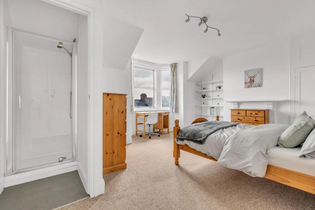 6 bedroom terraced house for rent