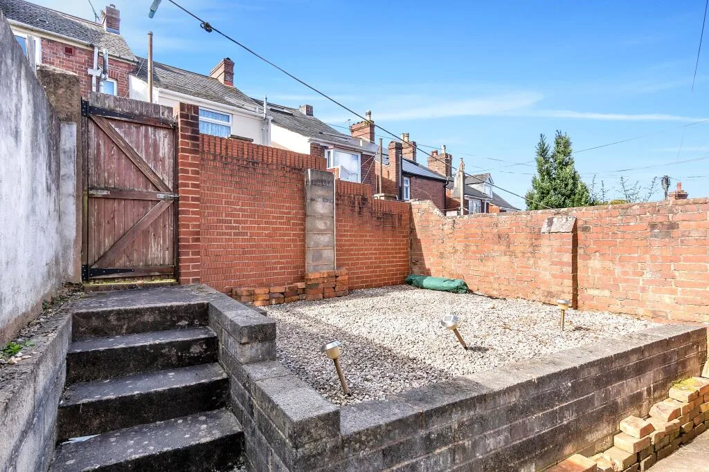 6 bedroom terraced house for rent