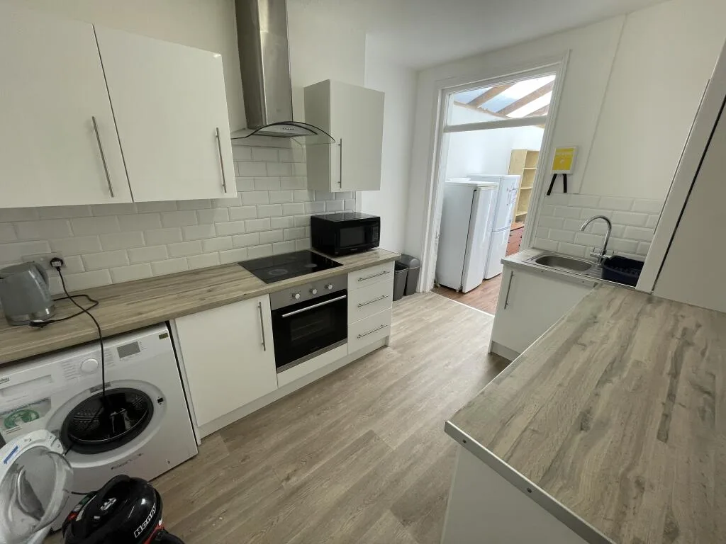 5 bedroom terraced house for rent
