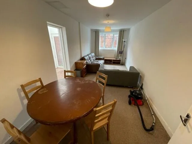5 bedroom terraced house for rent