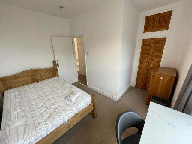 5 bedroom terraced house for rent