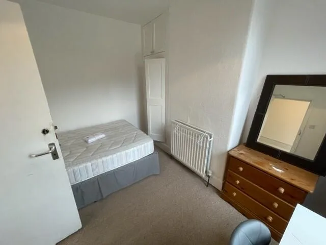 5 bedroom terraced house for rent