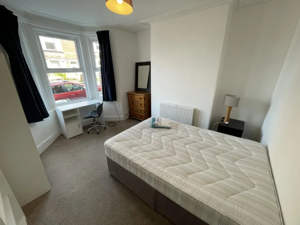 5 bedroom terraced house for rent