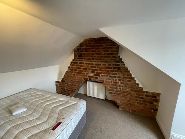 5 bedroom terraced house for rent