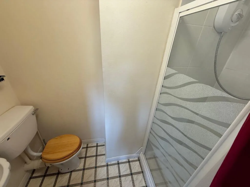 6 bedroom terraced house for rent