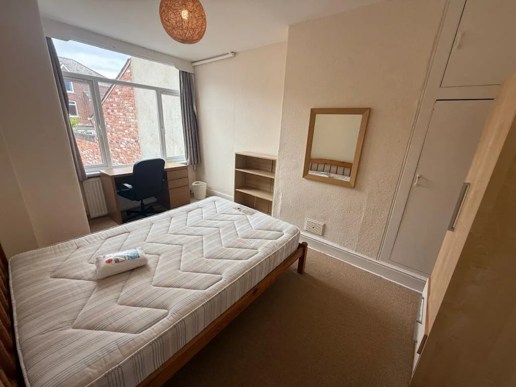 6 bedroom terraced house for rent