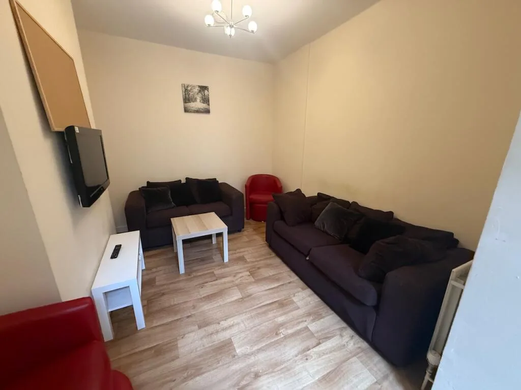 6 bedroom terraced house for rent