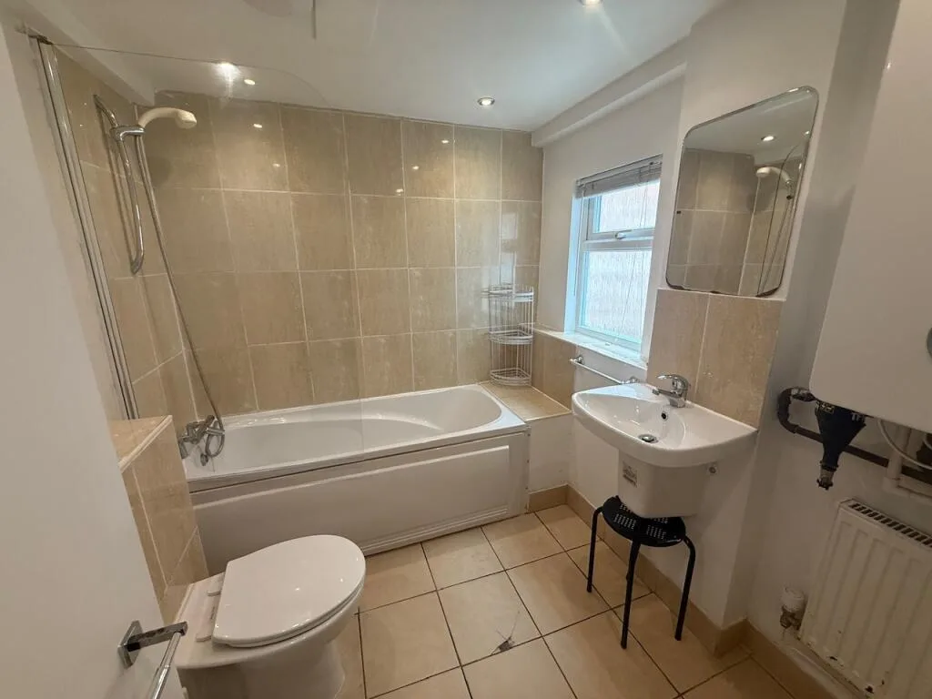 6 bedroom terraced house for rent
