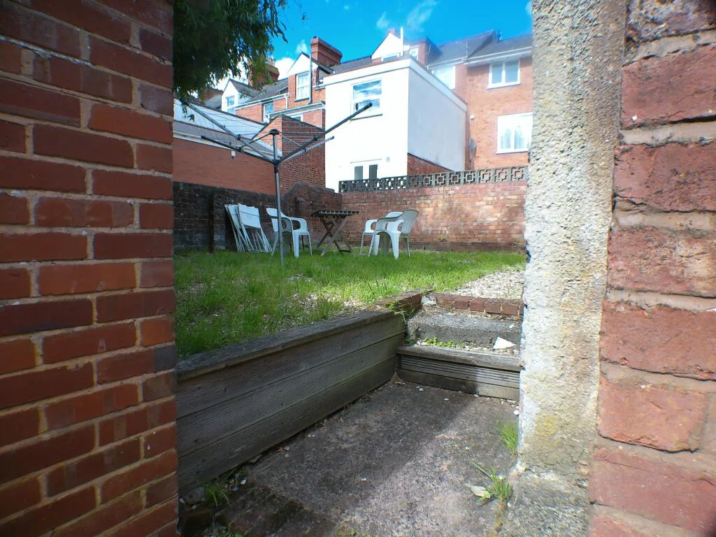 6 bedroom terraced house for rent