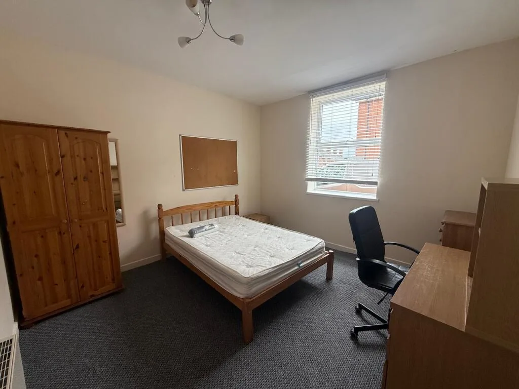 6 bedroom terraced house for rent