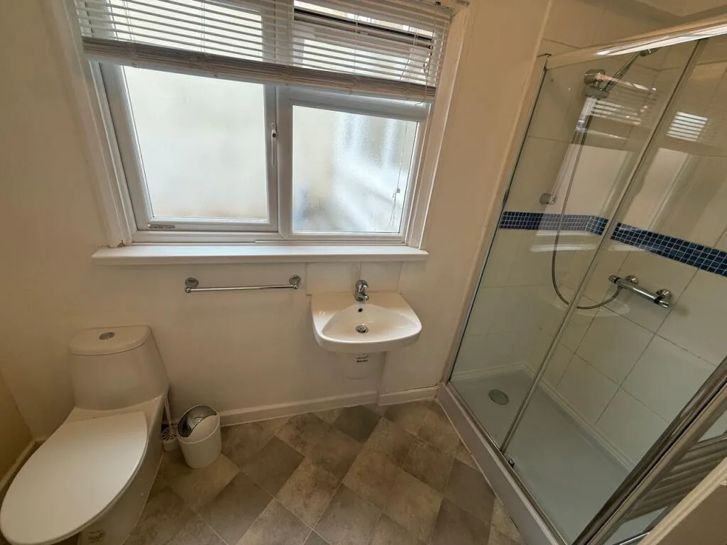 6 bedroom terraced house for rent