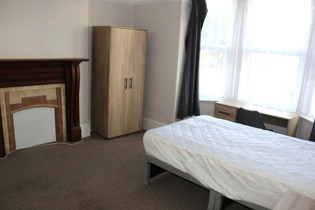 7 bedroom terraced house for rent