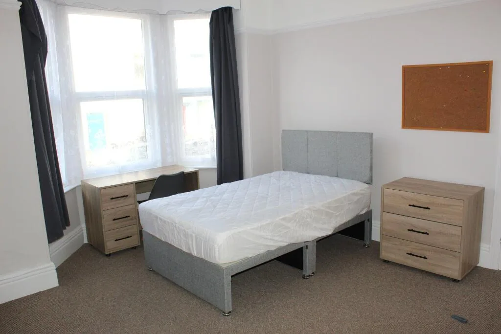 7 bedroom terraced house for rent