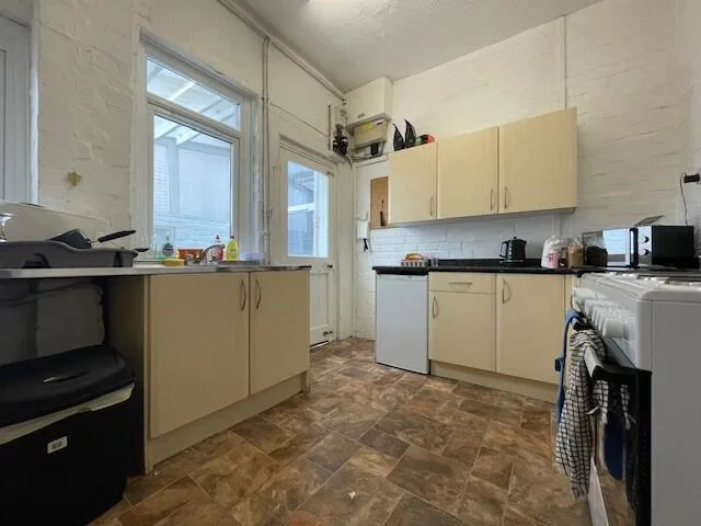 7 bedroom terraced house for rent