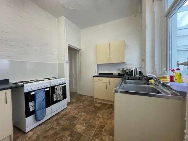 7 bedroom terraced house for rent