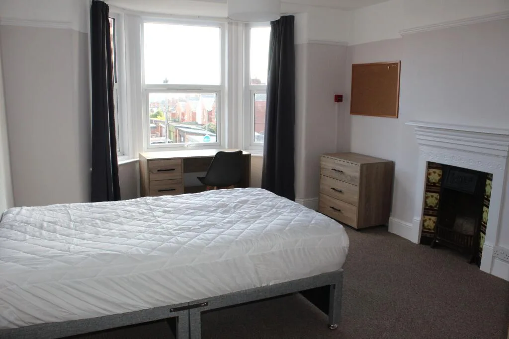 7 bedroom terraced house for rent