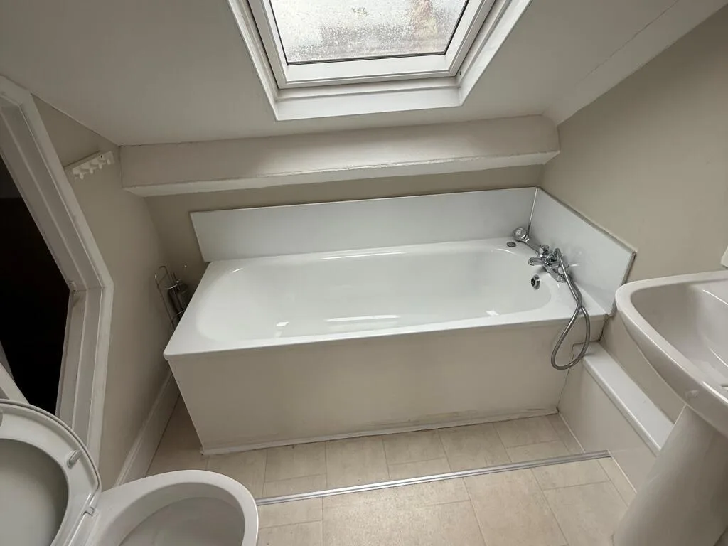 5 bedroom semi-detached house for rent