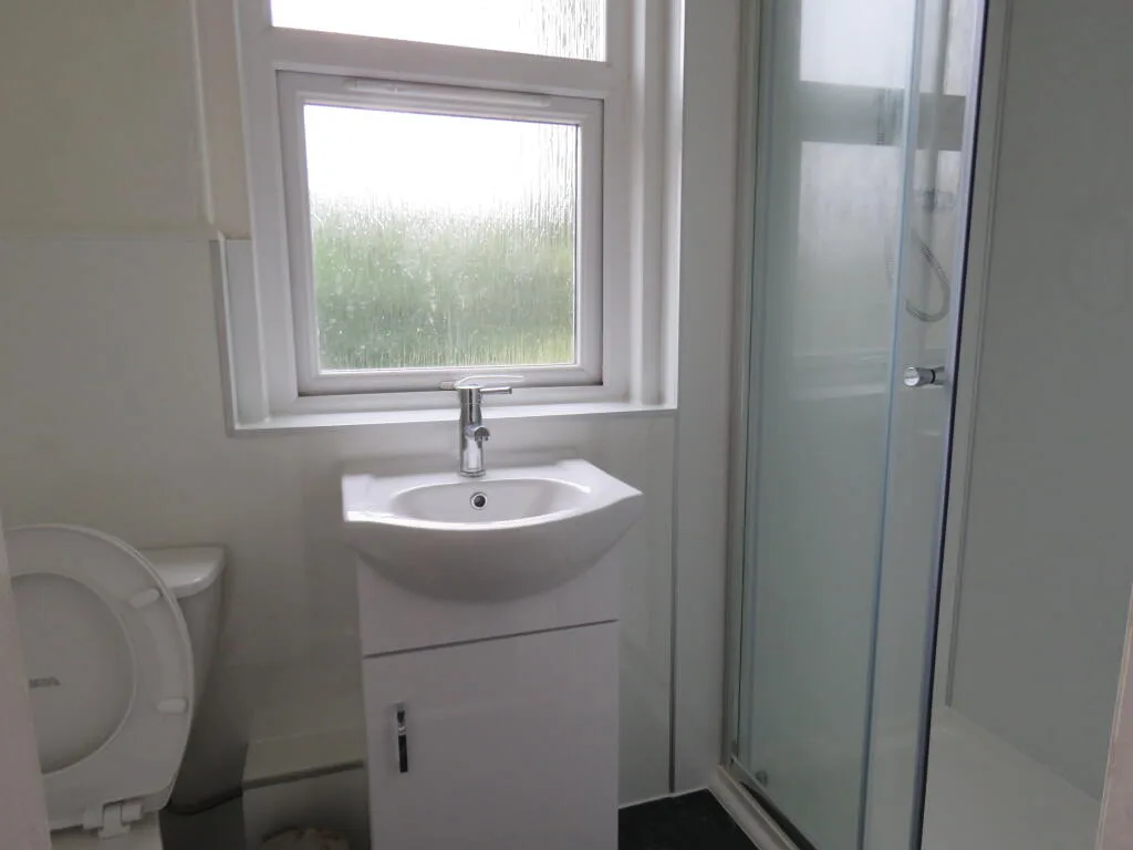6 bedroom semi-detached house for rent