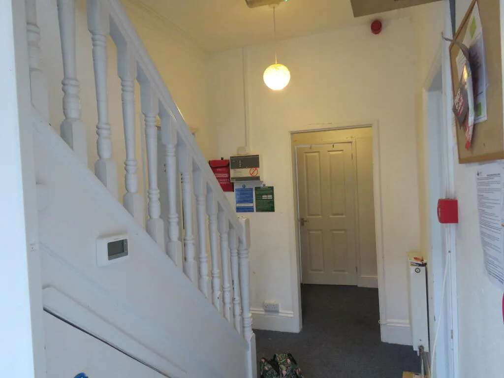 6 bedroom semi-detached house for rent