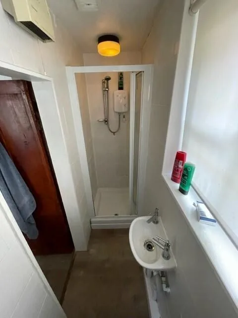 6 bedroom terraced house for rent