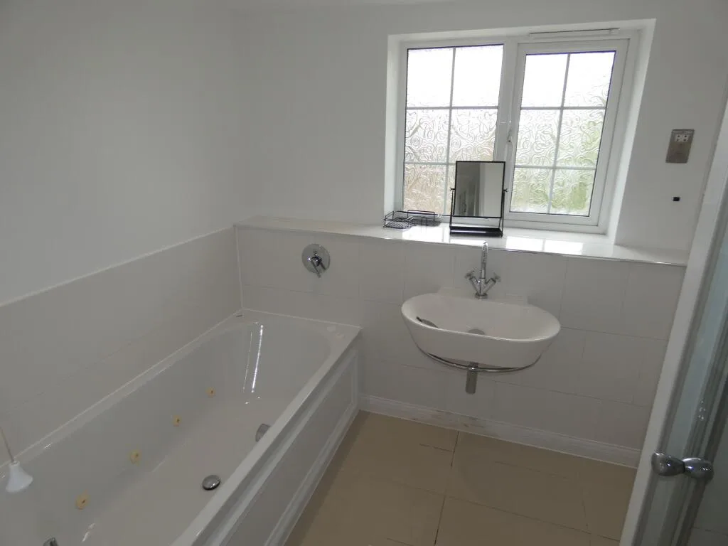 6 bedroom house for rent