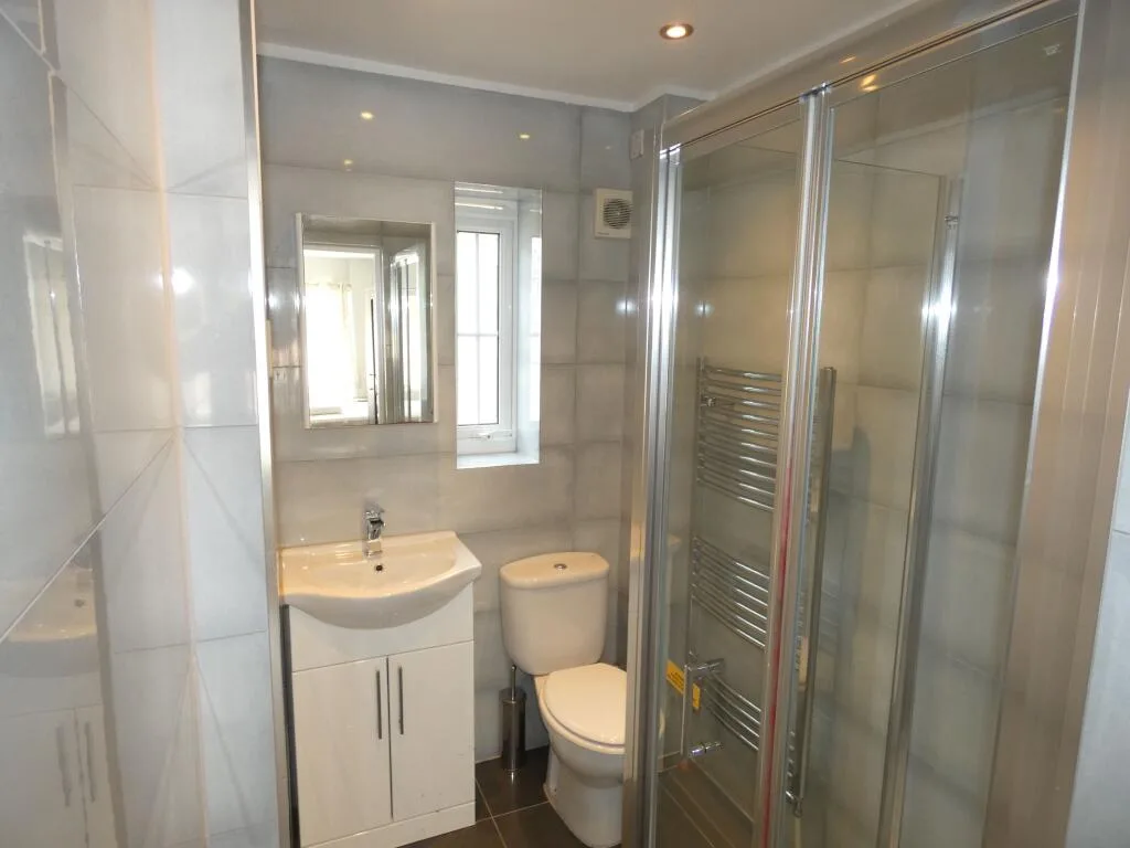 6 bedroom house for rent