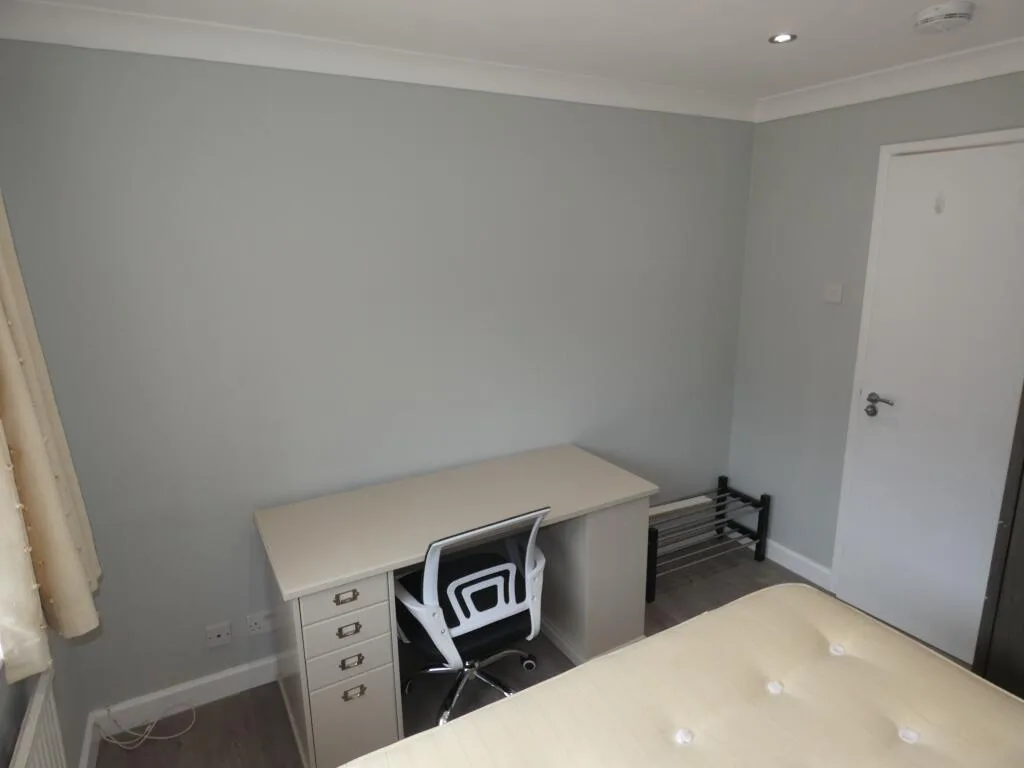6 bedroom house for rent