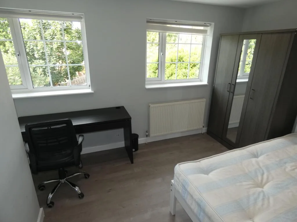 6 bedroom house for rent