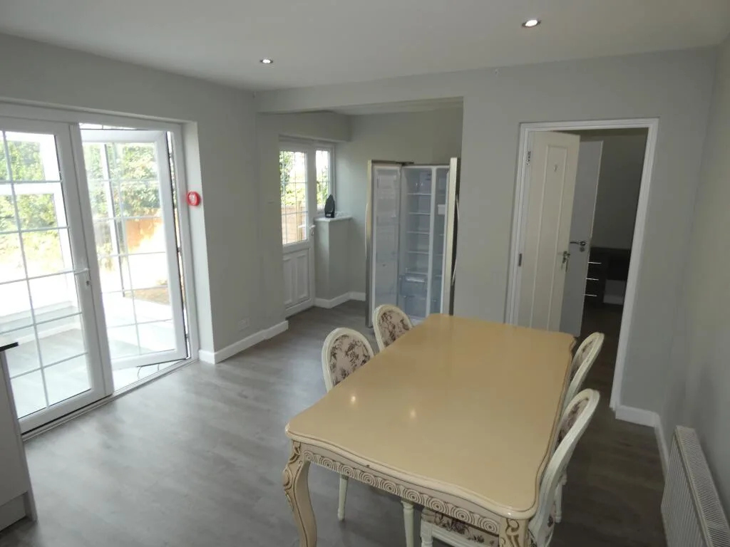 6 bedroom house for rent