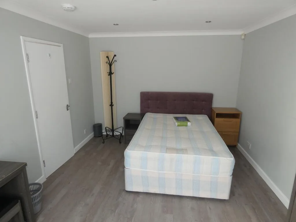 6 bedroom house for rent