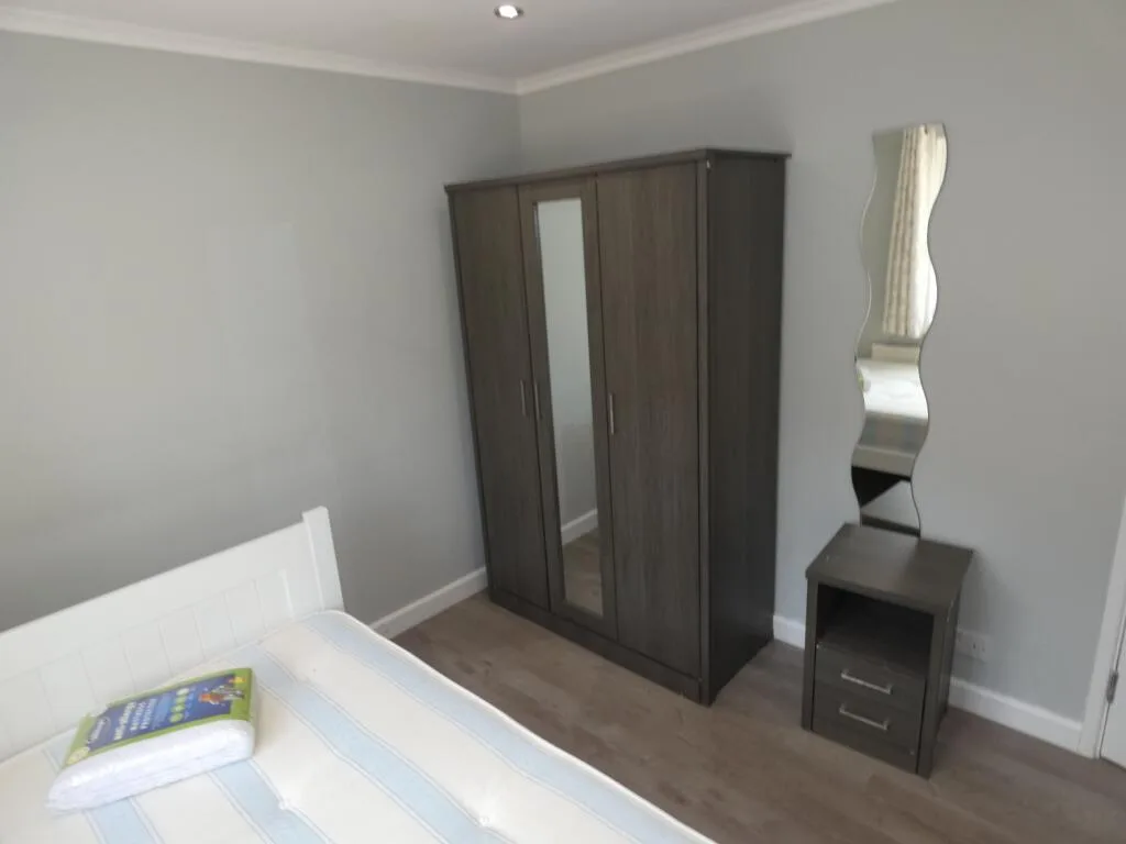 6 bedroom house for rent
